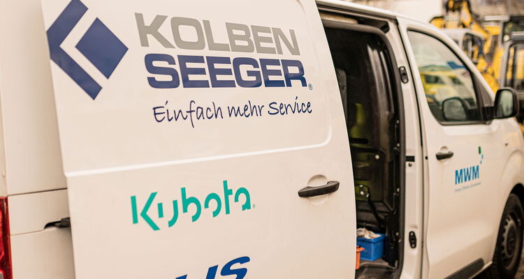 Nahaufnahme des Firmenwagen von Kolben Seeger