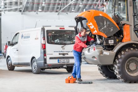 Service-Techniker vor Ort