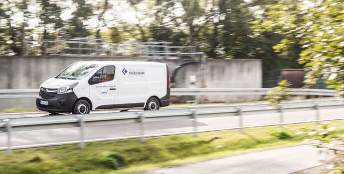Werkstattwagen auf dem Weg zum nächsten Einsatz